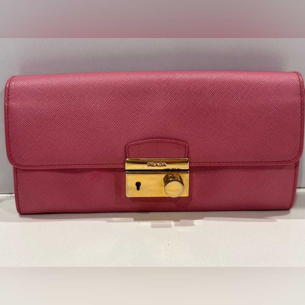 !!Sold!! PRADA SAFFIANO Lock Wallet NWOT - Picture 1 of 14